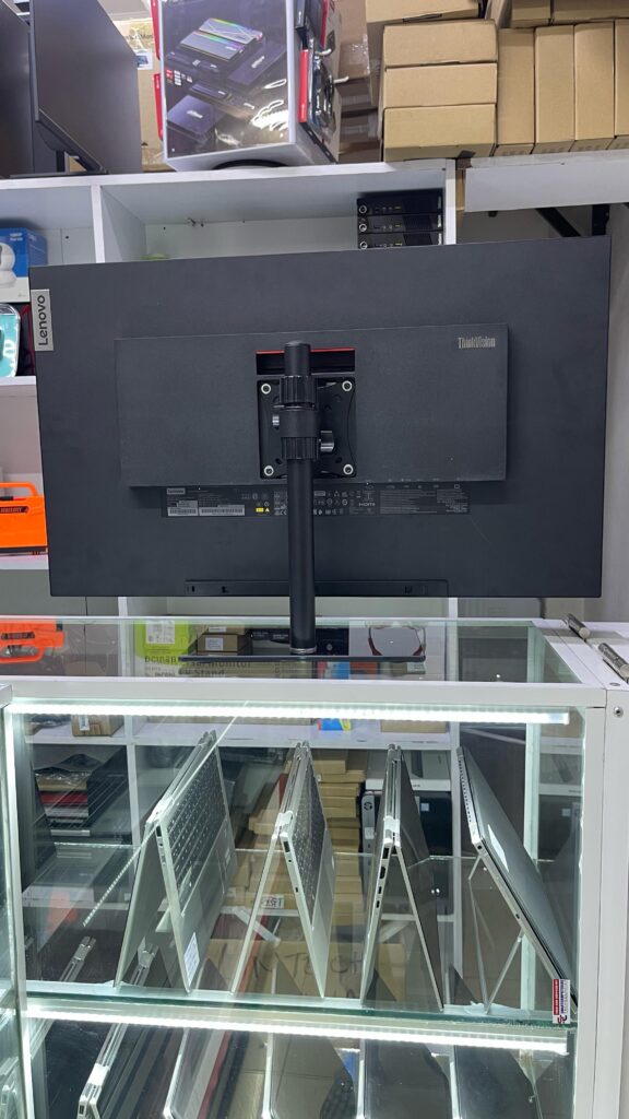 Lenovo ThinkVision P32P-30 31.5" 4K Monitor (Raven Black)